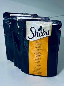 اكل رطب نوع شيبا للقطط
